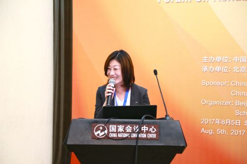 8、日本株式會(huì)社日醫(yī)學(xué)館中國事業(yè)部常務(wù)執(zhí)行董事種元崇子就《社區(qū)居家服務(wù)中的介護(hù)康復(fù)模式》的問題做了介紹