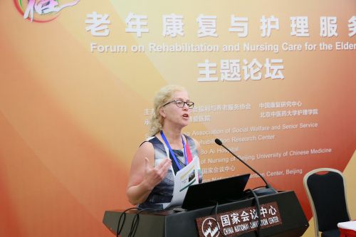 12、講課的外籍專家加拿大阿爾伯塔大學(xué)康復(fù)醫(yī)學(xué)院副院長 Bernadette Martin