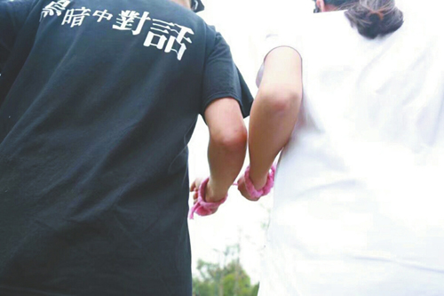 大川（左）永不停步，志在遠(yuǎn)方。