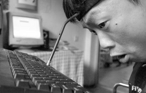 80后腦癱的傳奇“叩首人生”，做了我們一輩子做不了的事