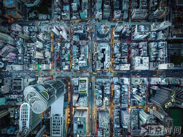 圖：新舊建筑混雜的旺角，高樓就像一根針，扎入旺角的心臟