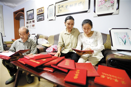 十多年來，石勝蘭獲得了全國、重慶眾多獎勵和榮譽，今年8月還被重慶市總工會授予“五一勞動獎章”。
