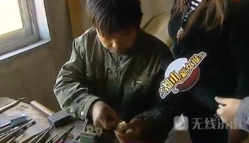 濟南這對聾啞兄弟雕工精湛 訂單都已接到明年