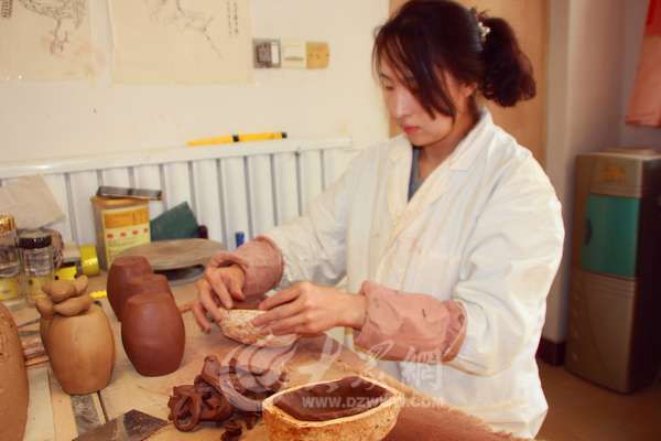 席維維的妻子趙程程也癡迷陶藝