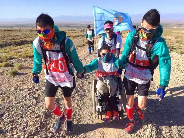 林文超參加戈壁挑戰賽。