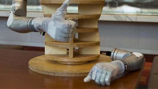 美國防部研發機械手臂,助截肢老兵恢復正常生活!