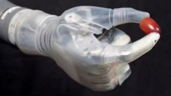 美國防部研發機械手臂,助截肢老兵恢復正常生活!