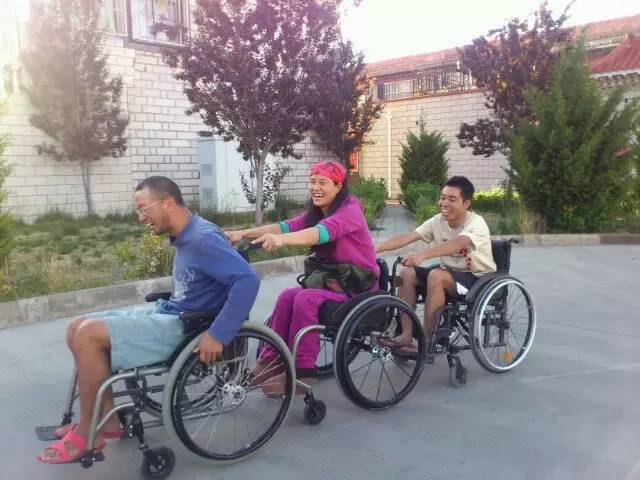 藍天與朋友在一起