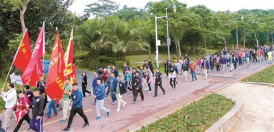 11月25日，第六屆“公益金百萬行”活動在深圳灣公園舉行。深圳特區報記者 李偉文 攝