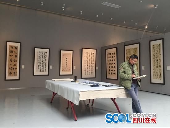 殘疾人書畫大展亮相蓉城 300余件作品展現“殘缺之美”