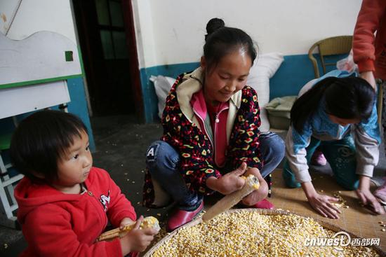 85后殘疾女用獨指彈出生活強音