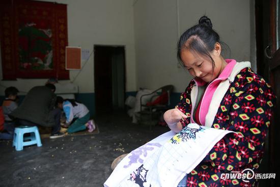 85后殘疾女用獨指彈出生活強音