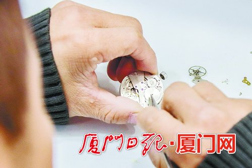 學員們在考試中全神貫注