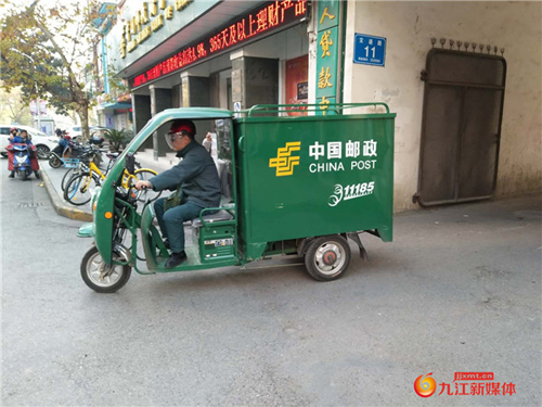 正在派送郵件的汪海