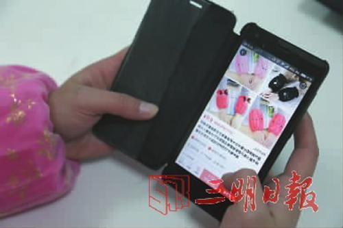 手機上打理網店。