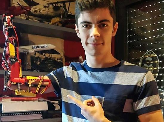 贊!安道爾殘疾少年用樂高為自己打造假肢