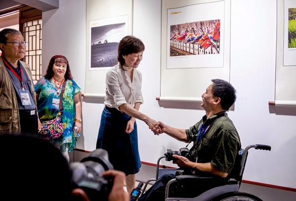 張志忠:輪椅上的攝影夢