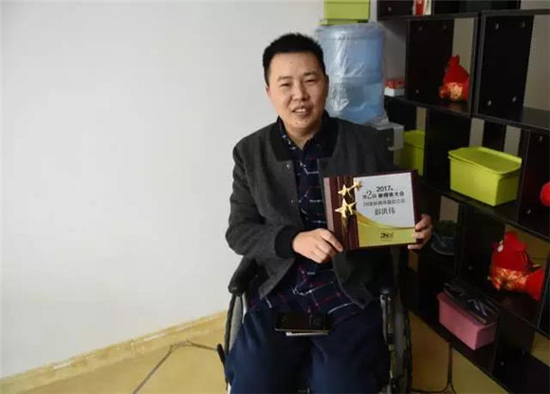 輪椅上的“二師兄” 互聯(lián)網(wǎng)路上取“金”記