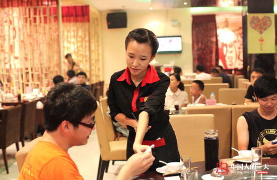 90后聾啞女孩在外打拼6年 夢想自己開店