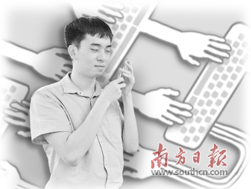 蔡勇斌通過讀屏軟件聽取信息，進行軟件測試、程序編寫。  繪圖：馬嘉雯