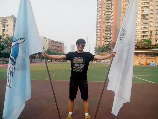 輪椅教師 在倒計時的時光里喚醒自己