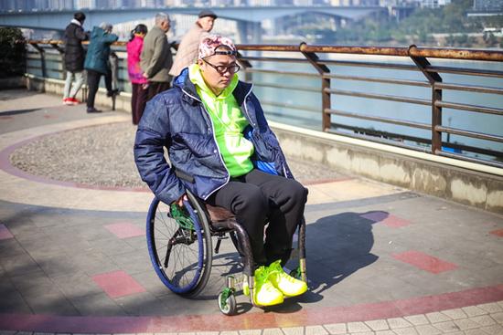 輪椅教師 在倒計時的時光里喚醒自己