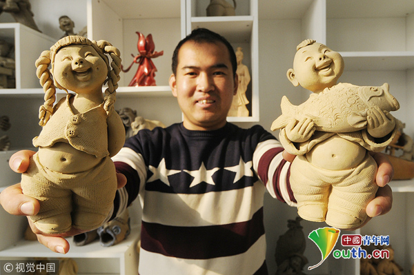 山東菏澤聾啞農(nóng)村娃愛(ài)玩泥巴 無(wú)聲世界里做陶藝