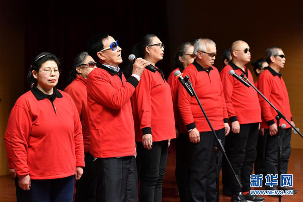 1月24日，盲人朗誦培訓班學員表演詩歌朗誦。