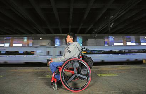 每天乘坐火車上下班,讓趙浩洋成為火車站工作人員最熟悉的旅客。