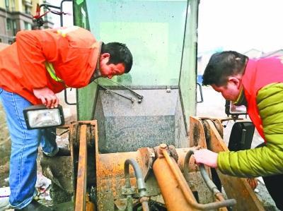 殘疾環衛工堅持32年 小發明每年為單位省十多萬元