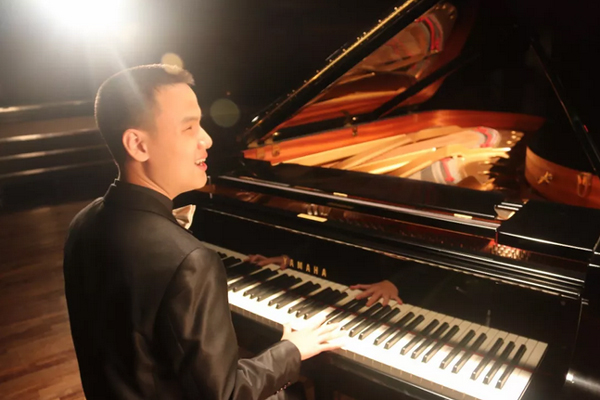 盲人男孩將入學世界知名音樂學府 中提琴半年到九級