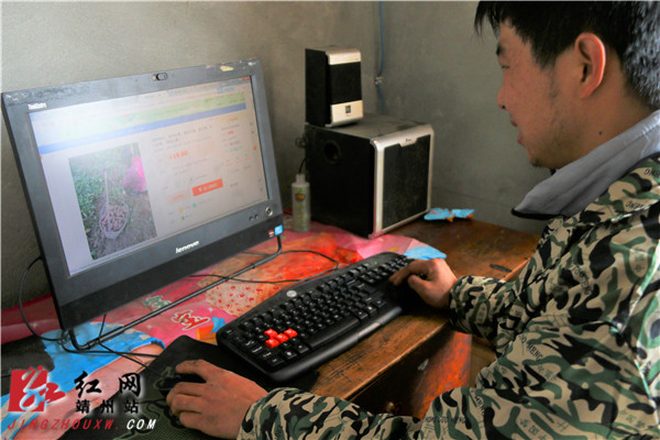 工作時(shí)的他非常認(rèn)真。易子明 攝